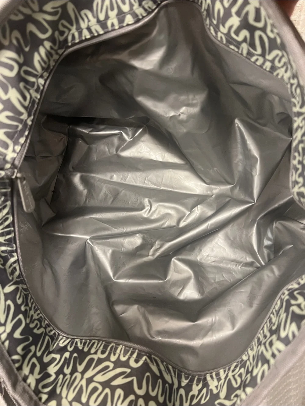 thirty-one Gray and White Cargo clip on thermal lunch tote